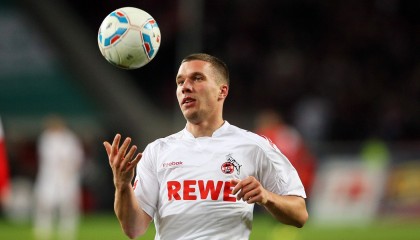 九游入口-世界青少年百米赛跑中国少年领跑全场，青少年百米赛跑的成绩是多少