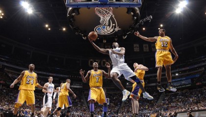 九游app-中后场长传质量是否成为球队反击效率关键指标，后场长传算越位吗