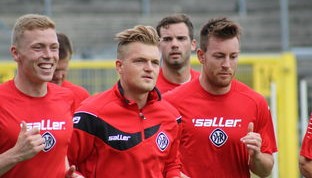 九游下载安装-英超球队边路防守压迫与对手传中成功率之间的对比研究，英超十佳防守