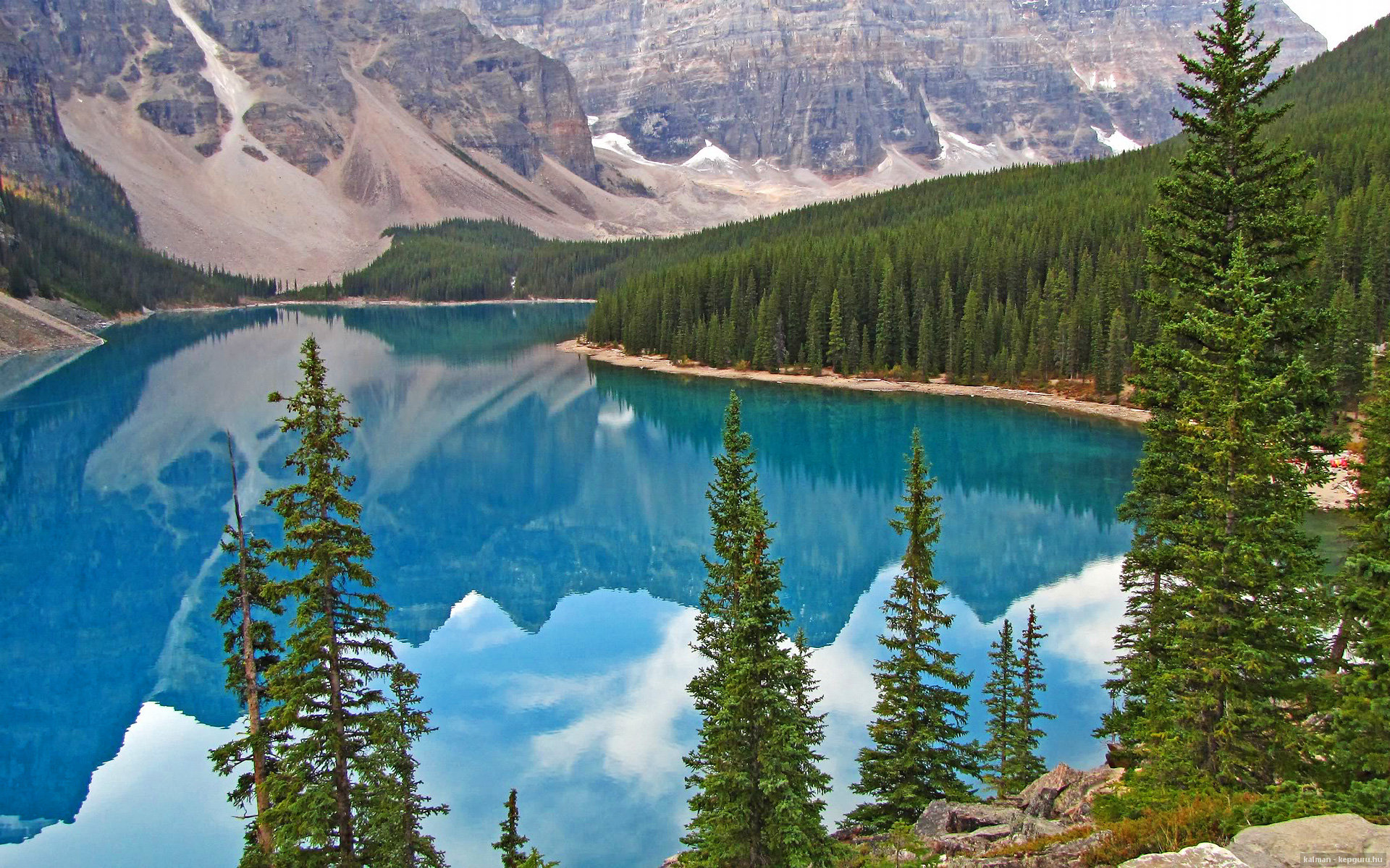 九游网页版官网入口-_城市天际线越野：穿越建筑群的极速挑战_，城市天际线穿过铁路