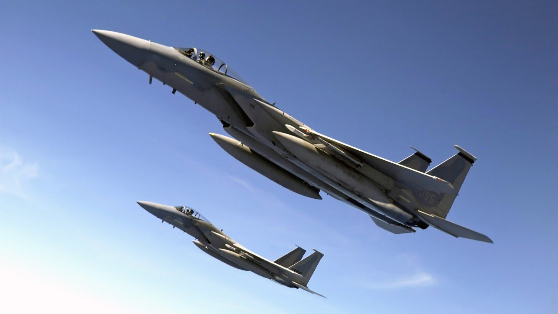 九游娱乐-_户外攀岩新路径：挑战未知的新景观_，户外攀岩图片大全