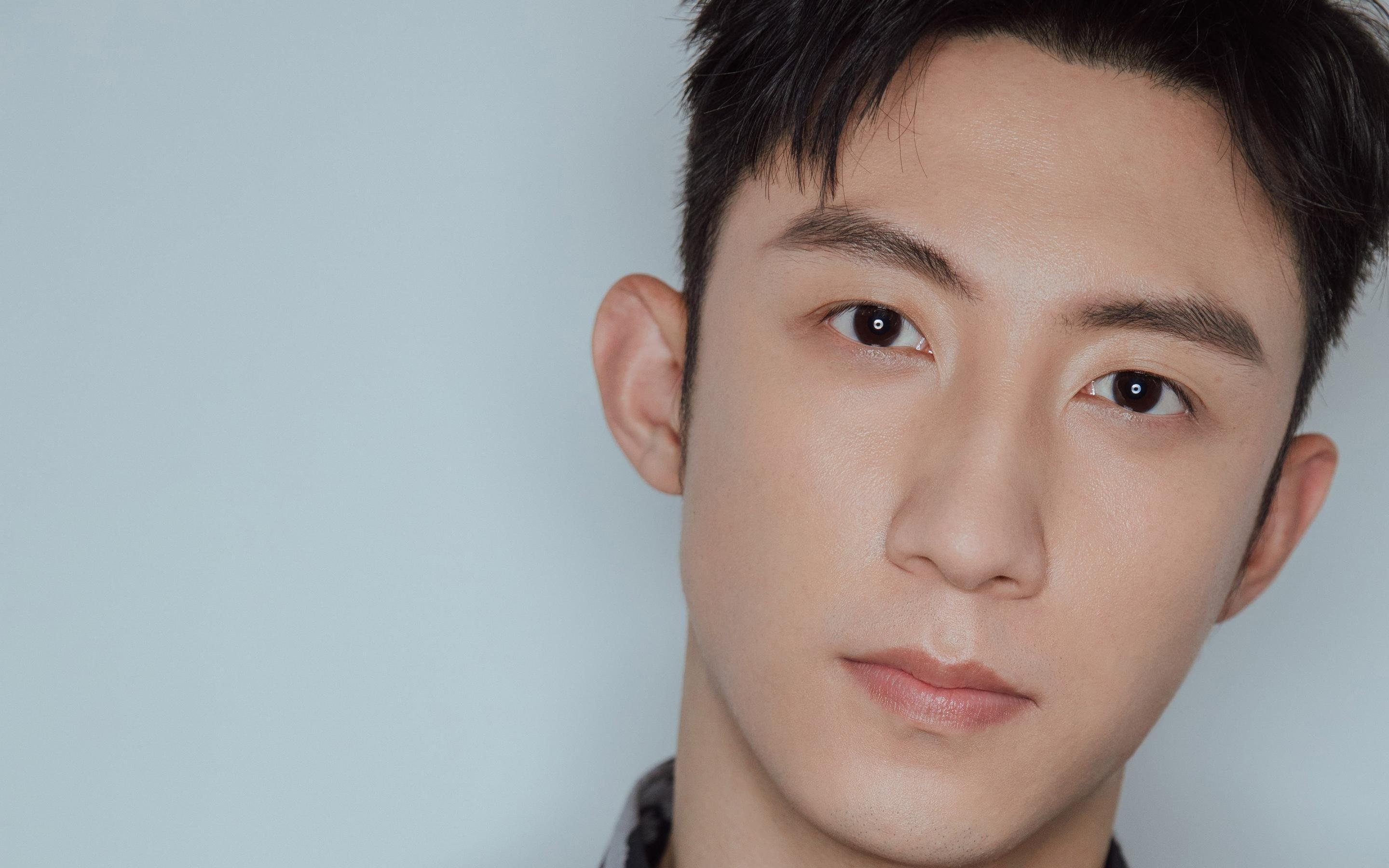 亲密互动：运动员与粉丝共同参与的趣味比赛