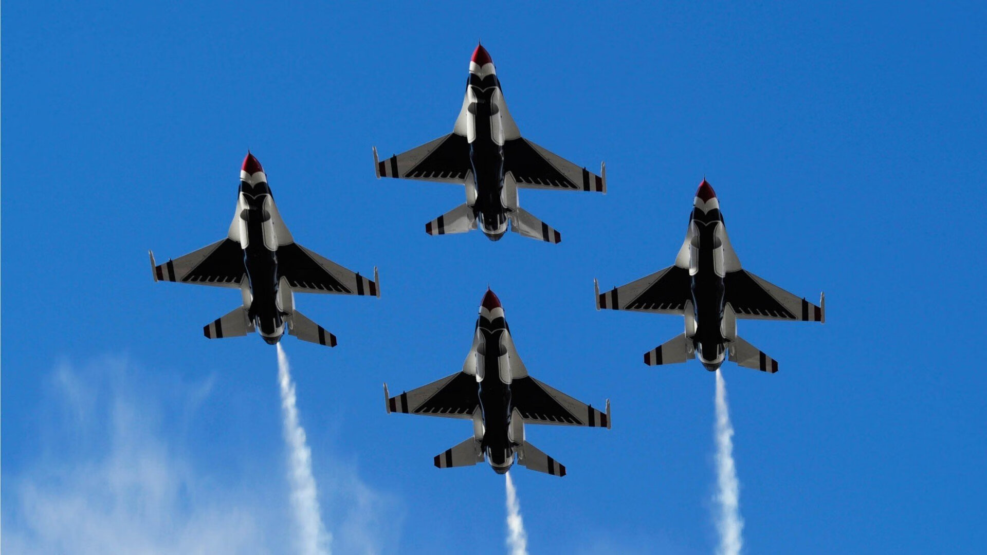 -国足迎战东亚杯 激烈对抗再燃希望，东亚杯国足大名单